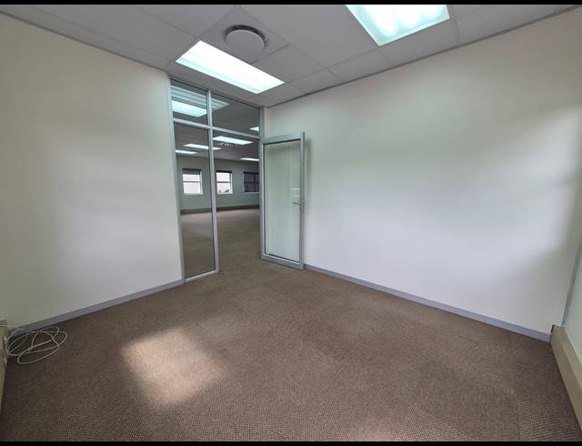 240M² OFFICE TO LET IN PAARDEPLAATS AH